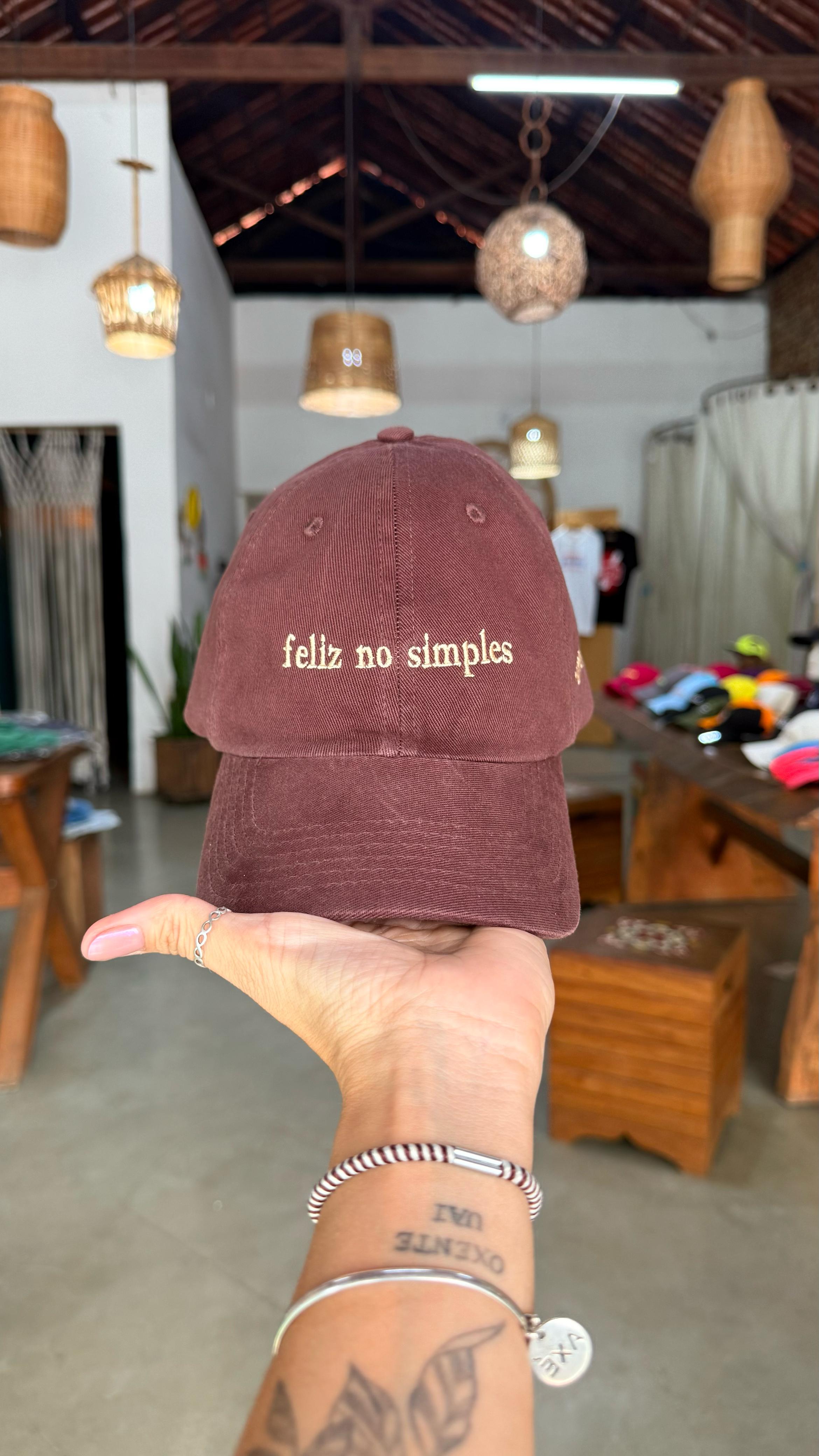 Boné Feliz no Simples - Frete Grátis – amarjori