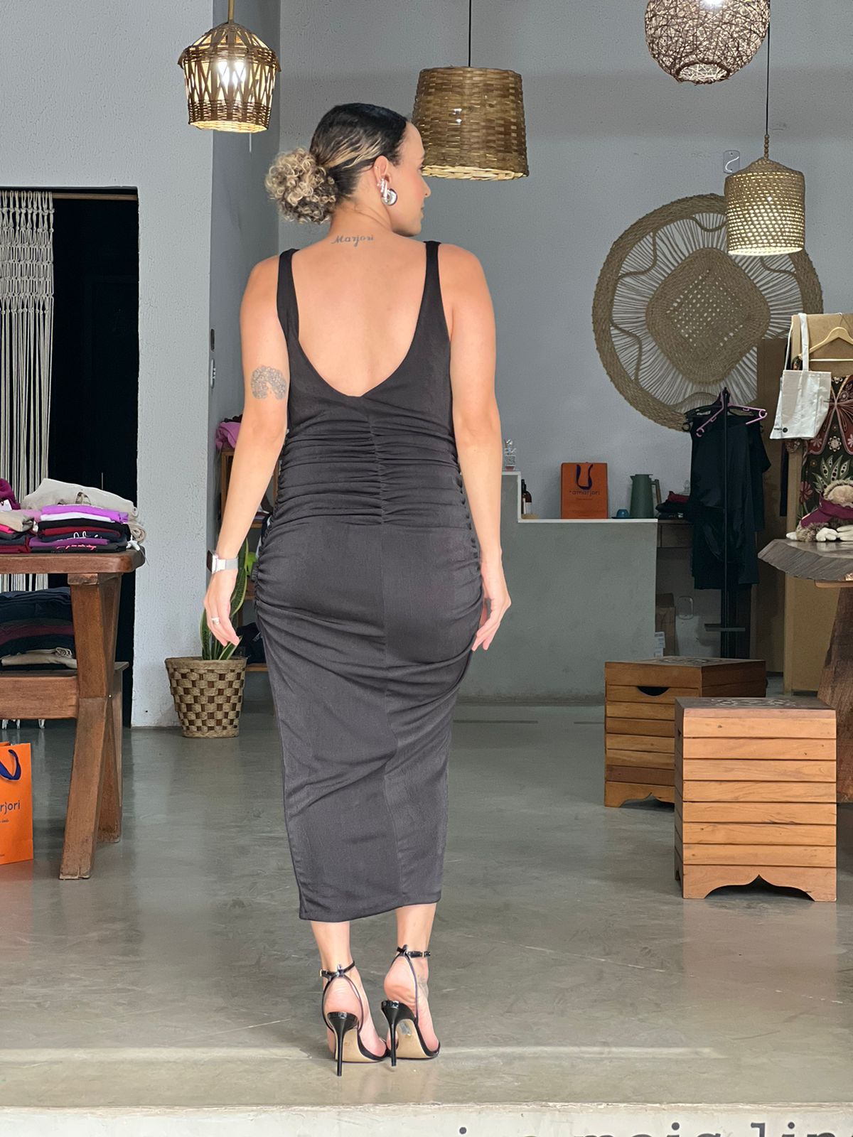 Vestido preto drapeado - tam único