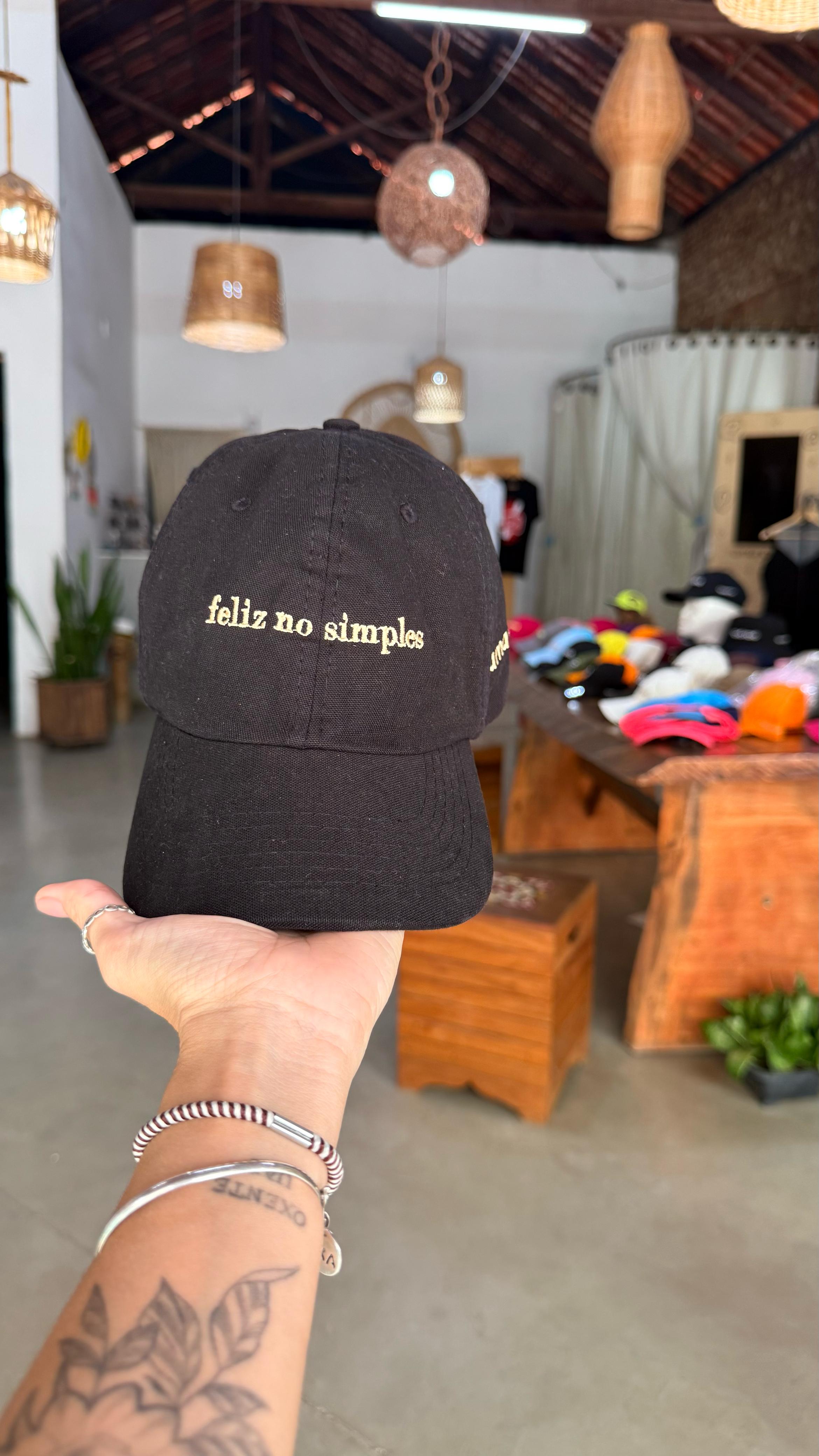 Boné Feliz no Simples - Frete Grátis